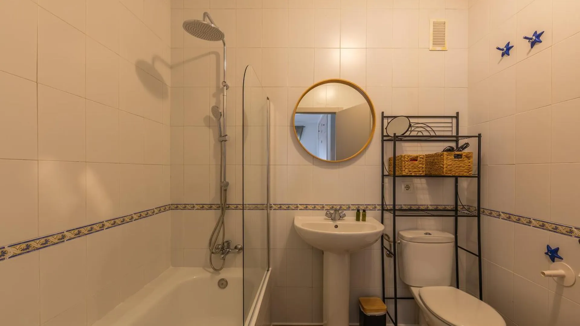 別荘 House For 5-6 Guests With Patio 1Min Beach Dog Friendly Wifi 600Mb タリファ