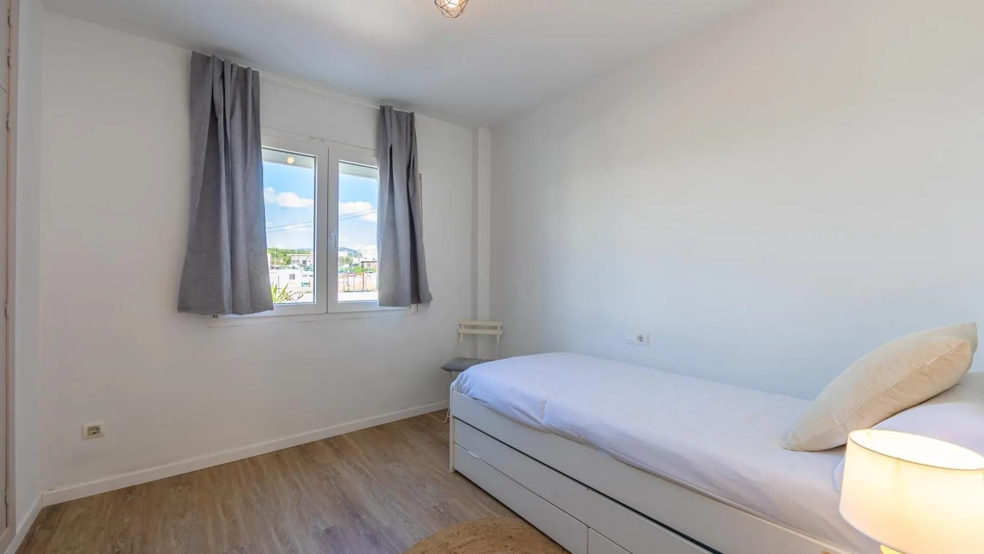 House For 5-6 Guests With Patio 1Min Beach Dog Friendly Wifi 600Mb タリファ