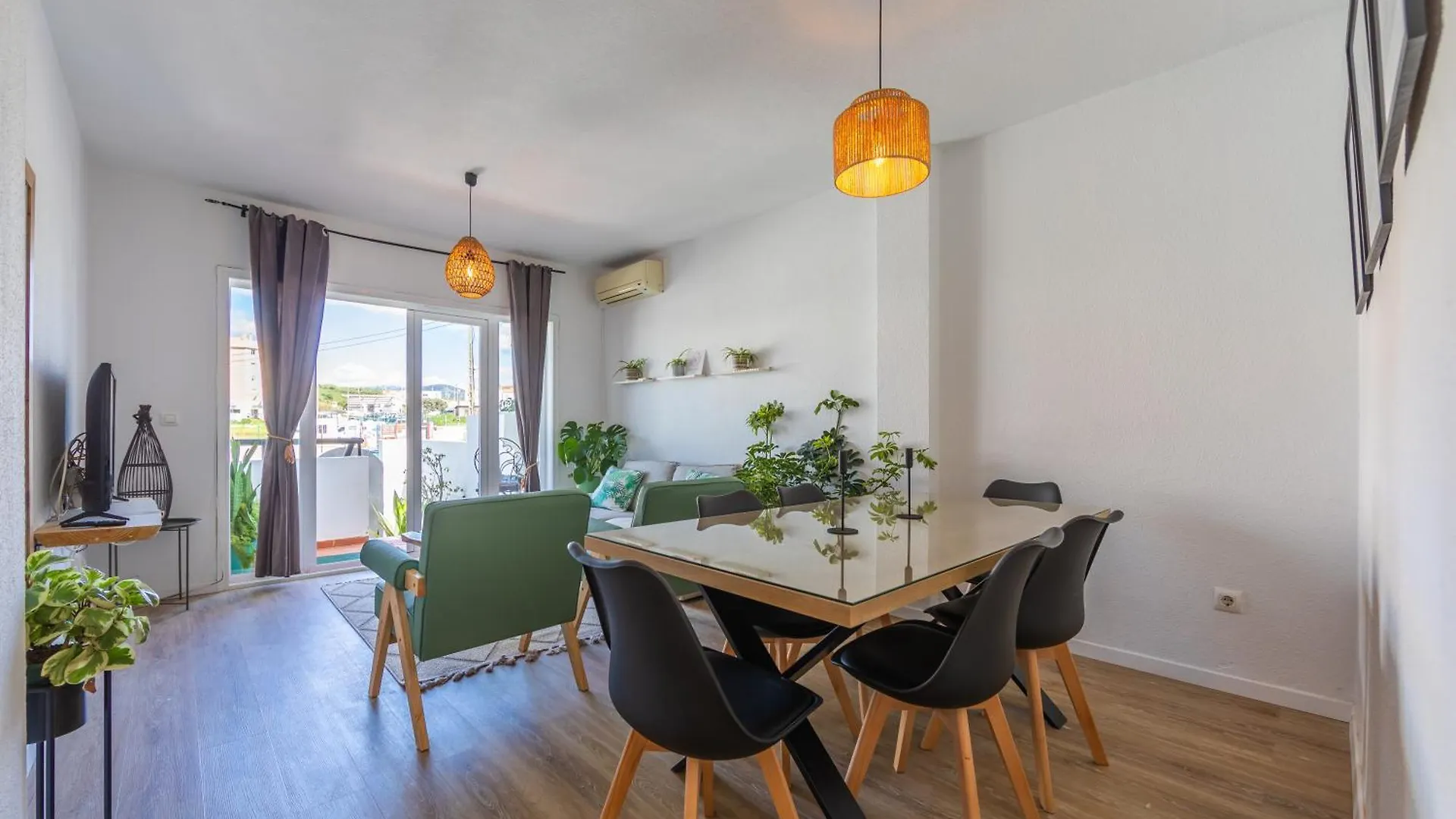 House For 5-6 Guests With Patio 1Min Beach Dog Friendly Wifi 600Mb タリファ 別荘