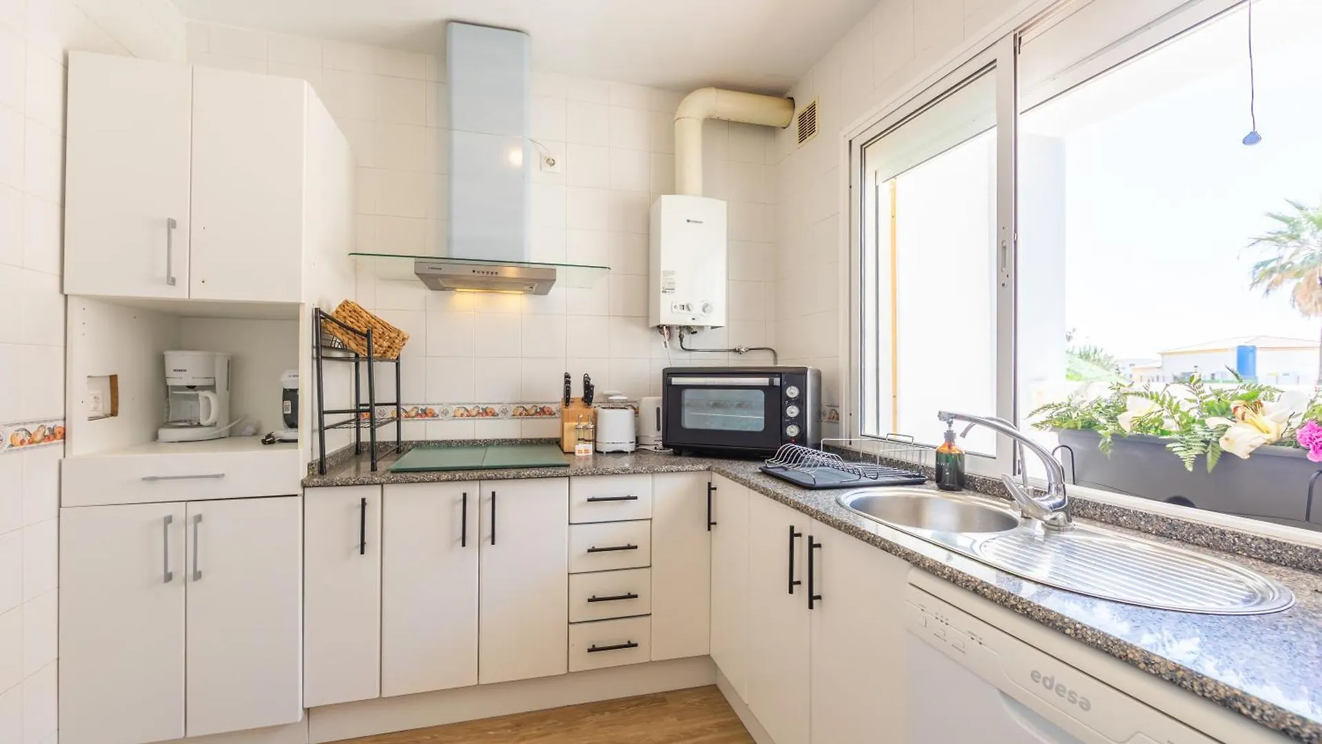House For 5-6 Guests With Patio 1Min Beach Dog Friendly Wifi 600Mb タリファ 0*,  スペイン