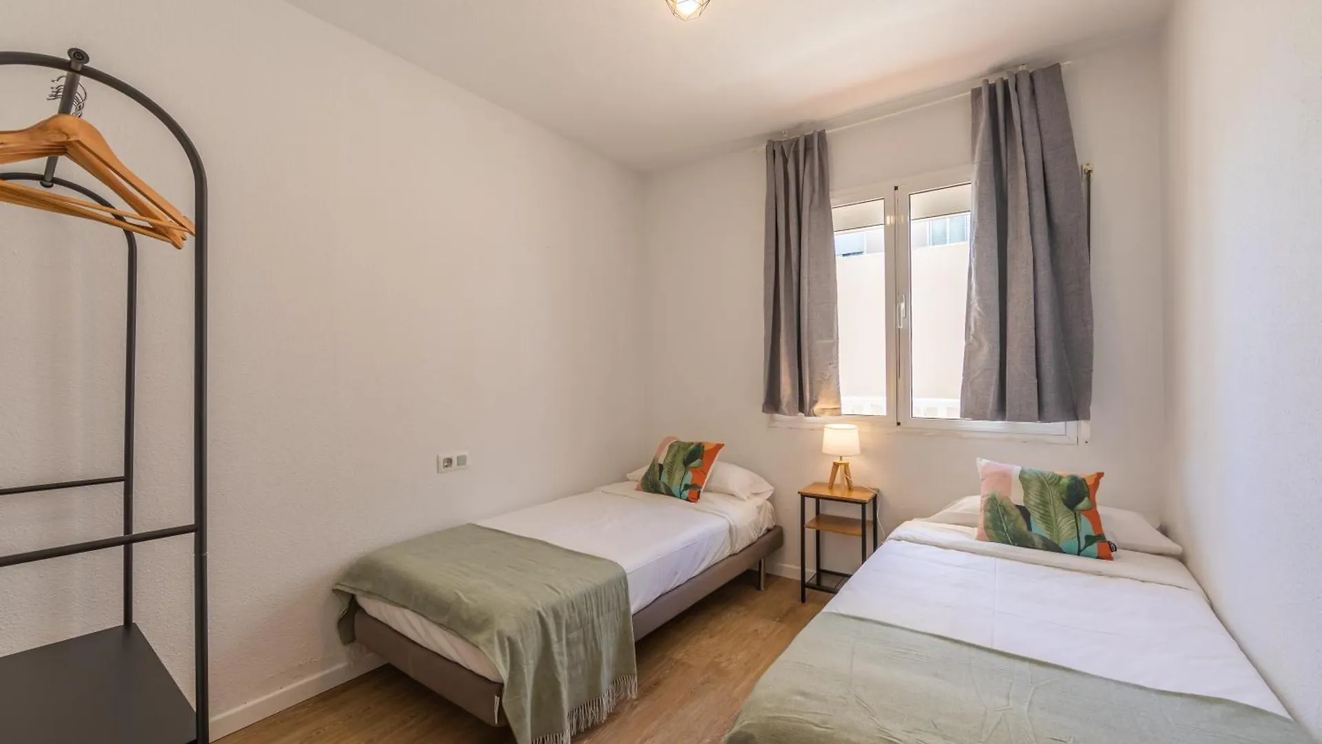 別荘 House For 5-6 Guests With Patio 1Min Beach Dog Friendly Wifi 600Mb タリファ